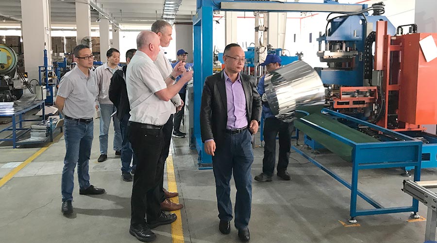 三年疫情后首訪！英國(guó)客戶Buyitdirec蒞臨金環(huán)電器視察