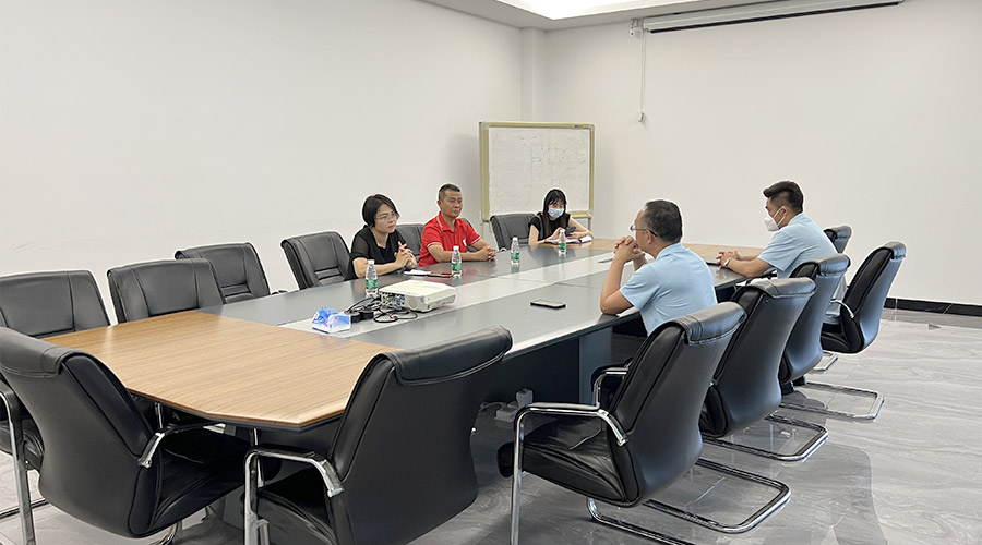 排憂難 提信心！鶴城鎮(zhèn)書記蒞臨金環(huán)電器開展暖企活動